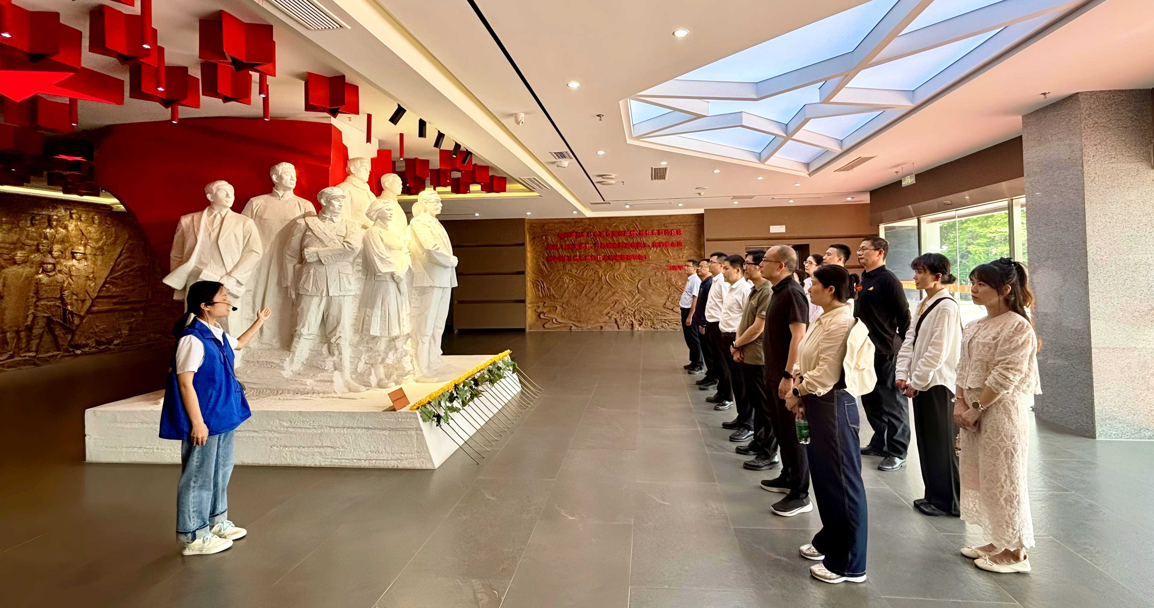 资管公司第三、四党支部联合开展“缅怀革命先烈 赓续红色血脉”主题党日活动